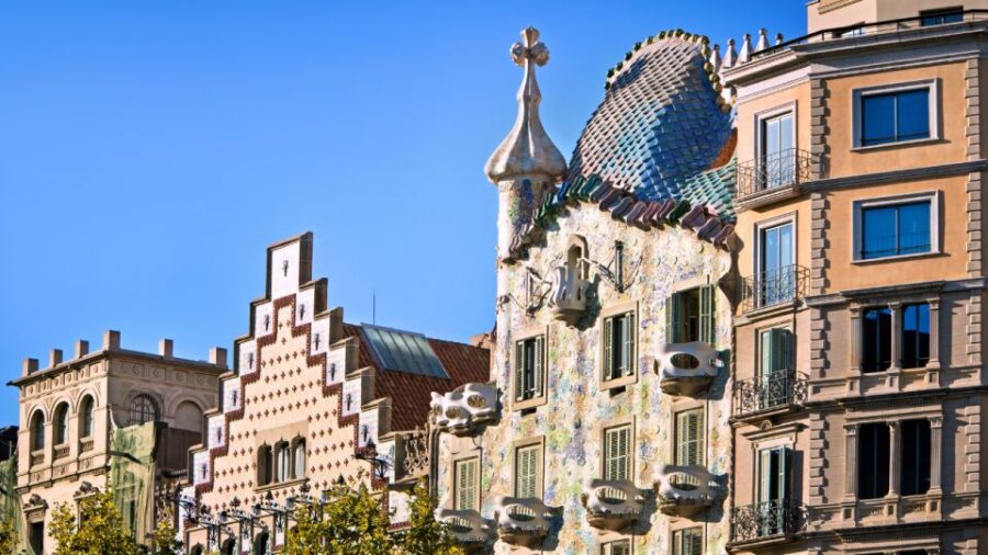Pedrera, Casa Batlló, Gothic Quarter Photo Walk - Starting Point in Barcelona’s Elegant Eixample District