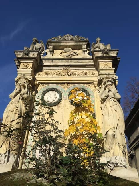 Père-Lachaise in Paris: tours in French - Key Points