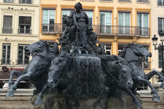 Personalized discovery of historic Lyon - Exploring La Longue Traboule and the Traboule Crossings