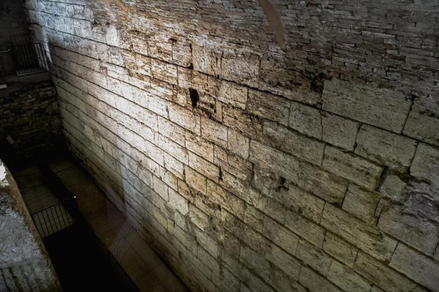 Perugia: Entry Ticket and Guided Tour of Perugia Underground - Starting at the Cloisters of Saint Lawrence Cathedral