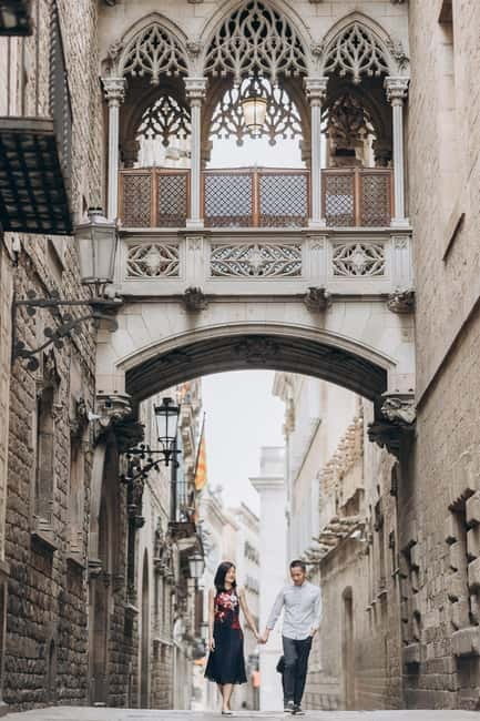 Photographer in Barcelona - Meeting Point at Sagrada Família Entrance