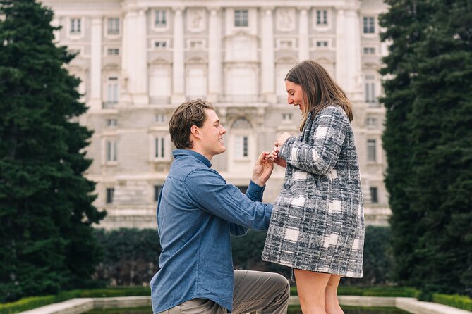 Photographic tour of Madrid with a professional photographer - Starting Point at Puerta del Sol in Madrid