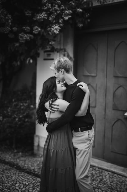 Photoshoot in Lisbon - Starting at Lisbon’s Scenic Viewpoints: Miradouro de Santa Luzia and Portas do Sol