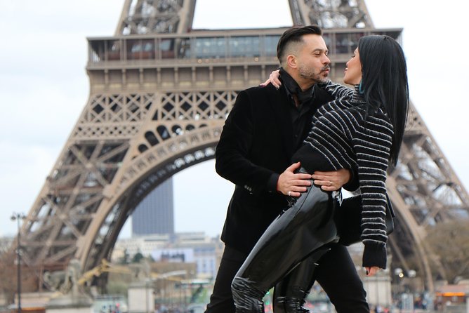 Photoshoot in Paris - The Romantic Charm of the Seine River