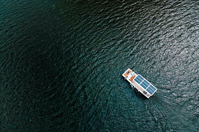 Pinhão: Electric Boat Experience 1h - Taste of Two Wines - What’s Included in the Tour?