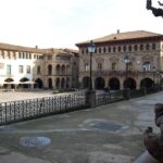 Poble Espanyol Private Tour in Barcelona with Pick up and Drop off - Scenic Views from Montjuic Mountain