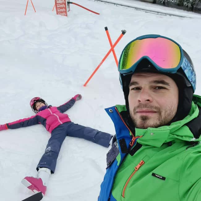 Poiana Braov: Fun&Safe Ski Lessons with Pro Ski Instructor - Starting Point and Easy Gear Rental Near the Slopes