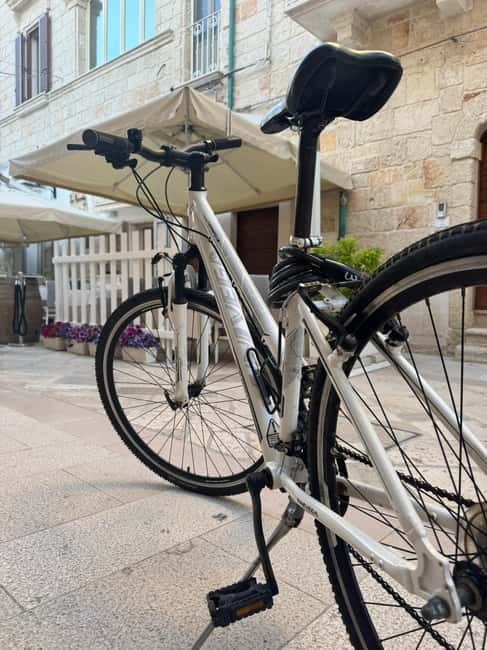 Polignano a Mare: Bike rental - Scenic Routes and Breathtaking Sea Views