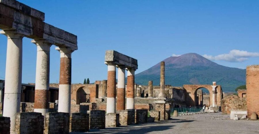 Pompeii: 2-Hour Walking Tour with professional guide - Starting Point Outside Pompeii Train Station in Villa dei Misteri
