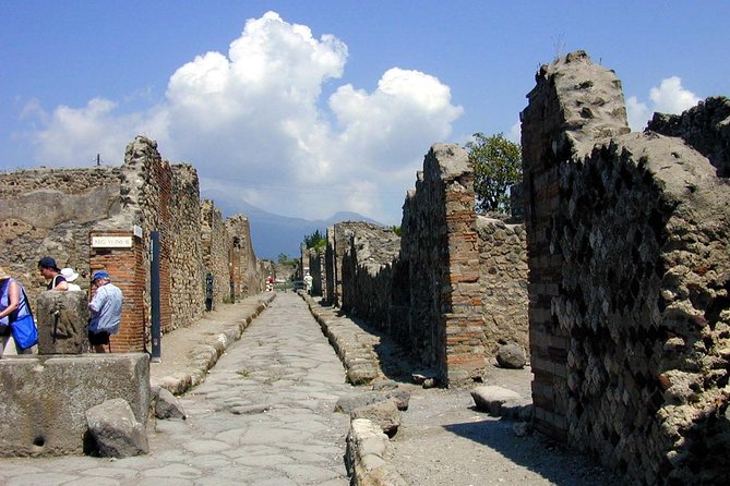 Pompeii and Mount Vesuvius SELECT tour - Journey to Pompeii’s Ancient Ruins