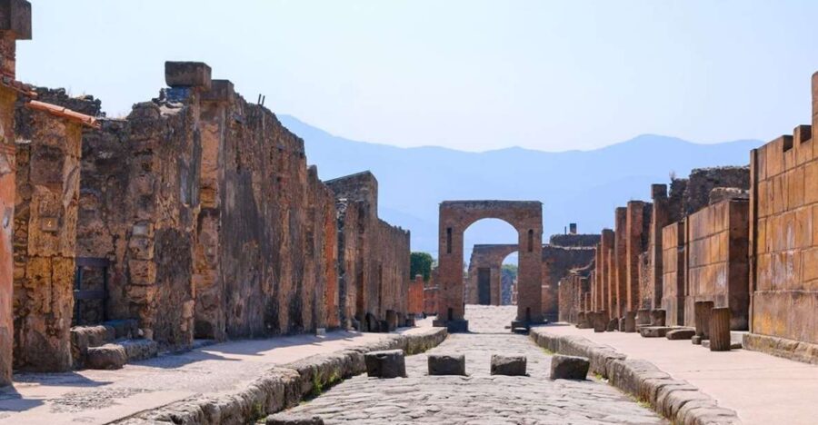 Pompeii: Archaeological Site Entry and Guided Tour - Starting Point and Tour Logistics in Pompeii