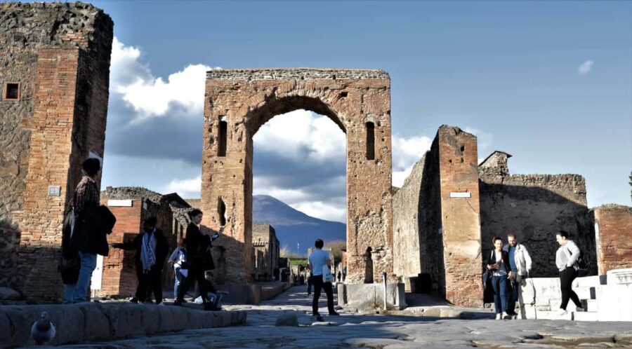 Pompeii: Free Entry  Join Our Exclusive Guided Tour! - How the Tour Starts at Tempio Travel Near Pompeii’s Main Entrance