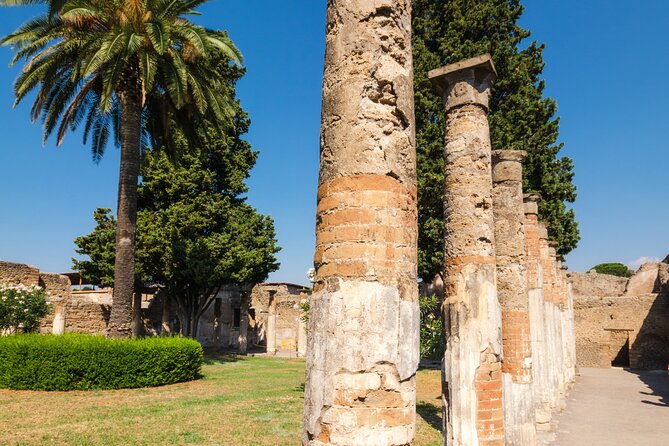 Pompeii guided group tour from Rome - Arriving at Pompeii: Skipping the Lines for an In-Depth Walk