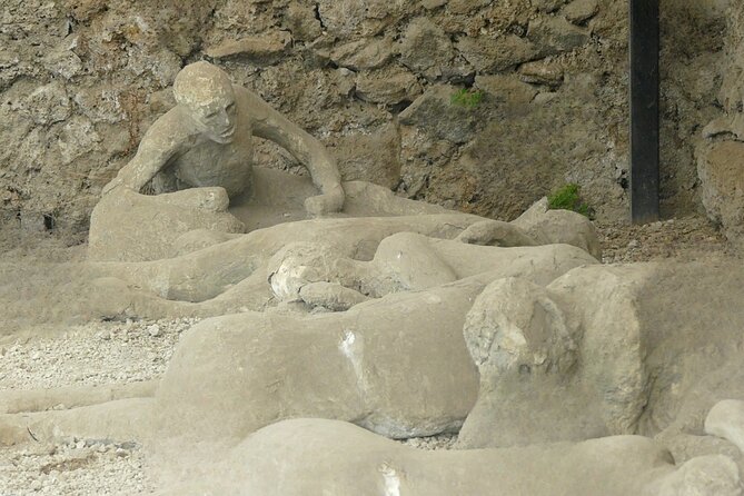 Pompeii private tour - The Convenience of Wi-Fi and Bottled Water During Transit