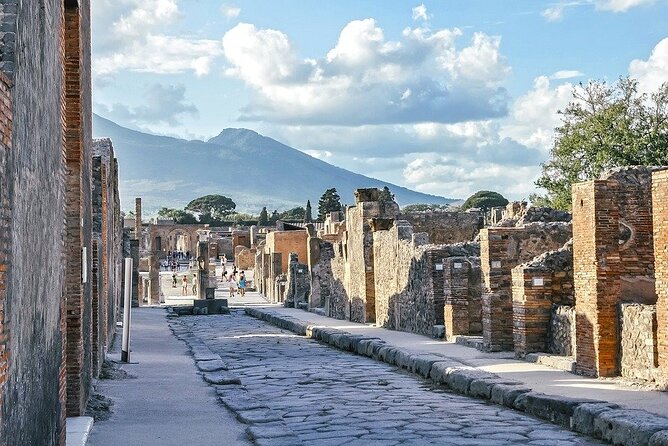 Pompeii Walking Tour: The Real History of the Ruins - Exploring Pompeii’s Main Archaeological Highlights