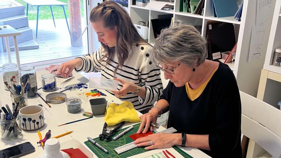 Pont-du-Château: create your own jewelry or decorative objects in fused glass - Choosing Your Creation: Jewelry or Decorative Object