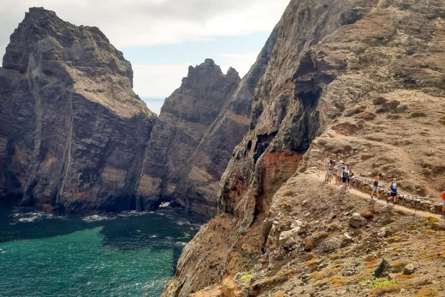 Ponta São Lourenço PR8: Private Guided Walk and boat return - Exploring Ponta São Lourenço’s Unique Landscape