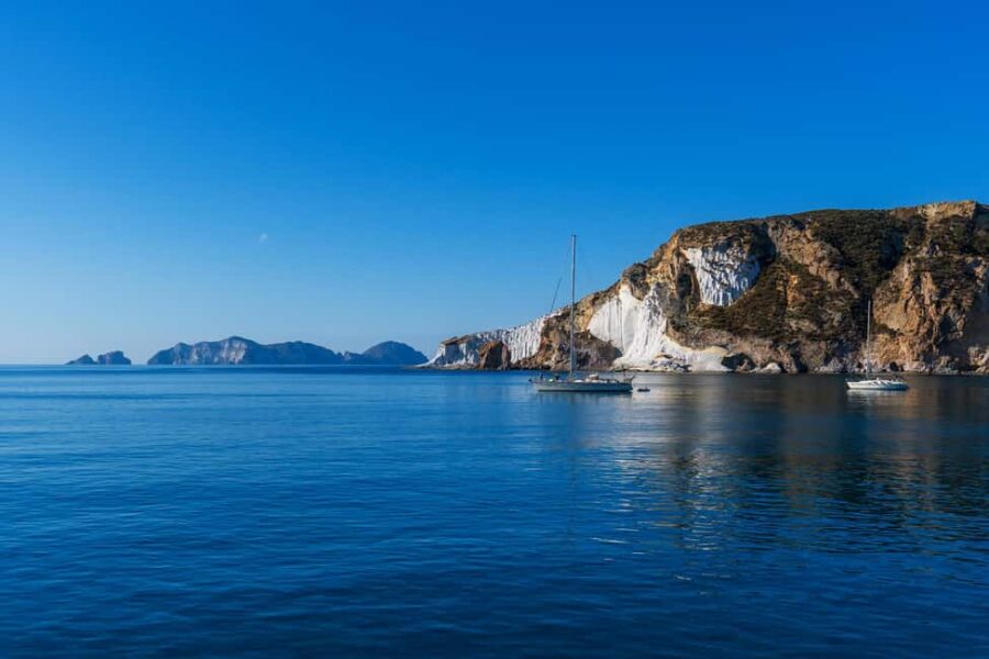 Ponza: Palmarola & Ponza Island Cruise with Swimming & Lunch - Exploring Palmarolas Stunning Coastline