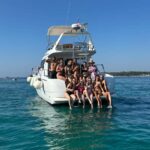 Pore: Bachelor & Bachelorette Celebration on the Waves - The Yacht: A Luxurious Setting for Celebration