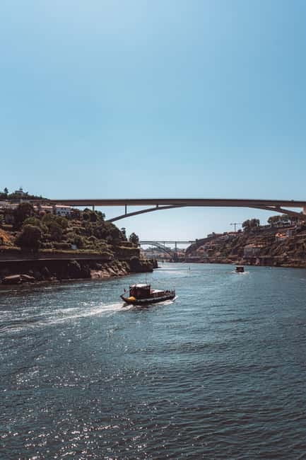 Porto: 6 Bridges Cruise on a Traditional Rabelo Boat - The Charm of a Traditional Rabelo Boat in Porto