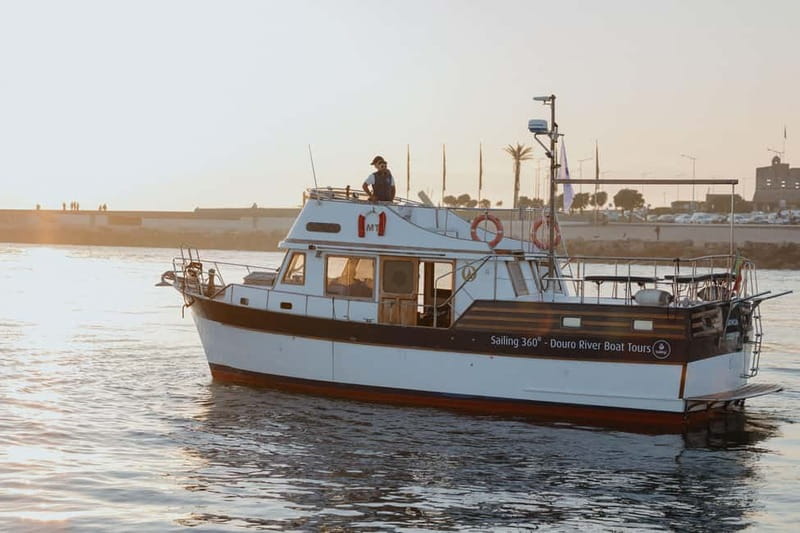 Porto: 6 Bridges Port Wine River Cruise with 4 Tastings - Tasting 4 Port Wines on the Water