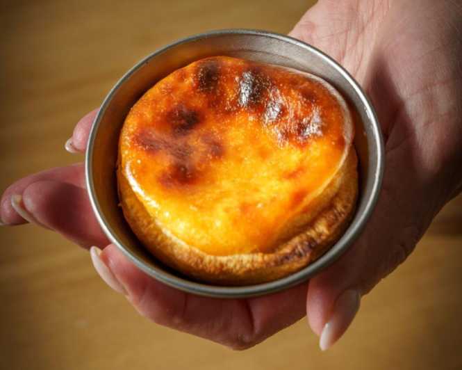 Porto center- Workshop A nata do BJ making pasteis de nata - Making Pastel de Nata with a Family Touch