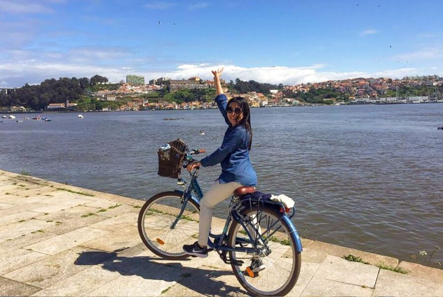 Porto: City Bike Rental - Starting Point and Logistical Details in Miragaia