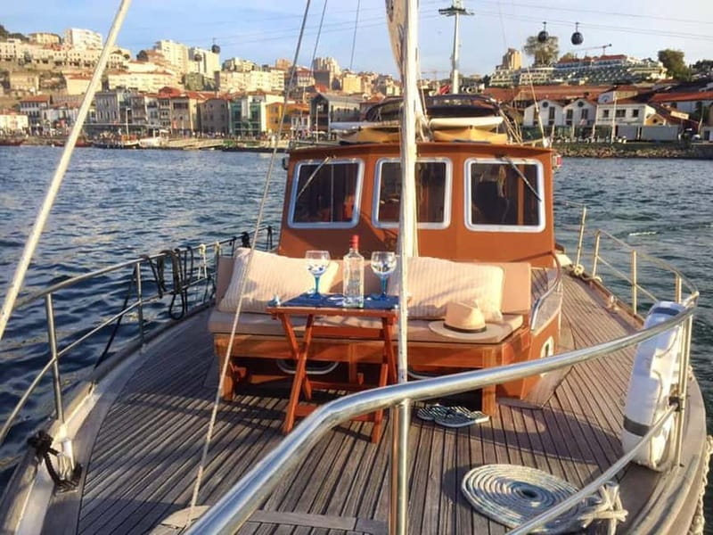 Porto: Classic Boat Cruise Along the Douro River - Meeting Point and Group Size