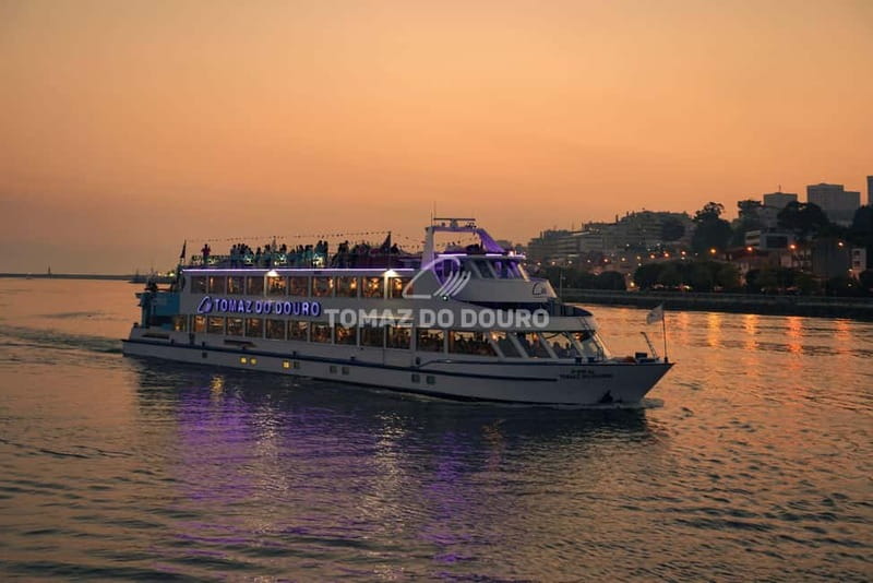 Porto: Cruise with Dinner & Live Music - Embark at Ribeira Quay for a Scenic Night on the Douro