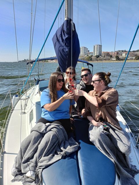 Porto: Exclusive Party aboard a charming sailboat with drink - Starting Point at Marina da Afurada