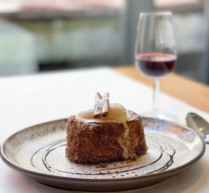 Porto Gourmet Guided Food Tour and Wine - The Guide and Tour Pacing