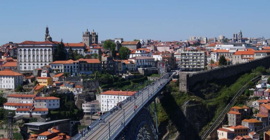 Porto: Guided Walking Tour and Lello Bookshop - The São Bento Railway Stations Artistic Charm