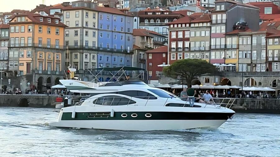 Porto: Luxury 6 Bridges Yacht Cruise with Wine & Snacks - Starting Point at Freixo Marina with a Welcome Drink