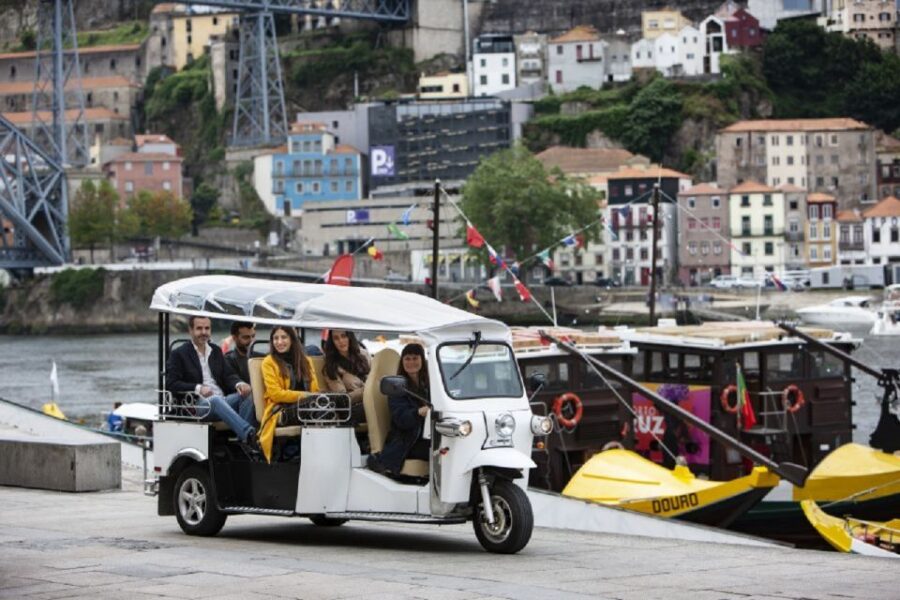 Porto: Private Sightseeing Tour by Electric Tuk Tuk - Discover Porto’s City Center: Aliados Avenue and Clérigos Tower