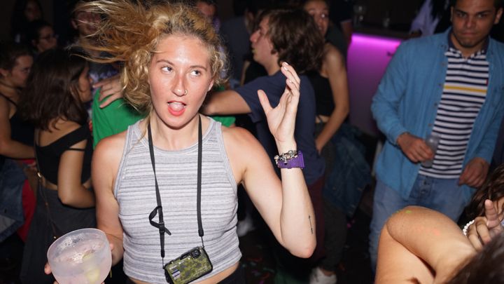 Porto: PubCrawl with 6 Drinks+VIP Club Entry - Starting Point and Meeting Details in Porto