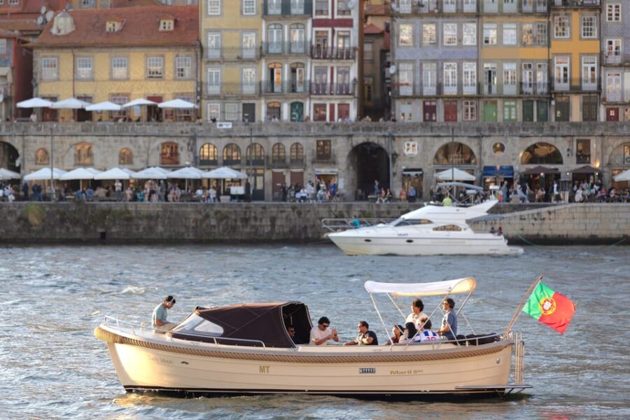 Porto: Six Bridges Douro River Cruise with Drinks - The Luxury Boat and Its Comfort Features