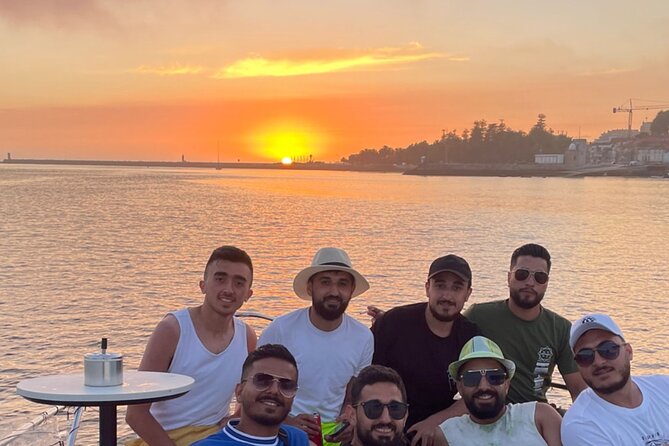 Porto: tour City views on the Douro River with welcome drink - Starting at Marina da Afurada in Vila Nova de Gaia