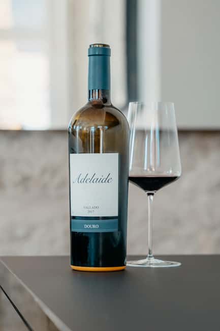 Porto: VR Tour with 4 Iconic Wines - Poente by Vallado - Starting Point at Largo do Terreiro in Porto’s Ribeira District