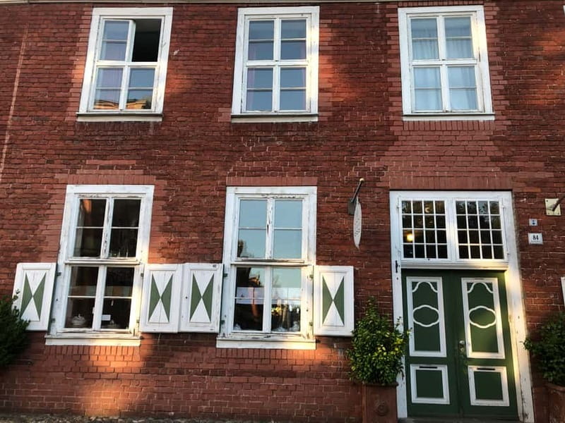 POTSDAM: Old historical town, a walk with a certified guide - Significant Buildings and Architectural Highlights