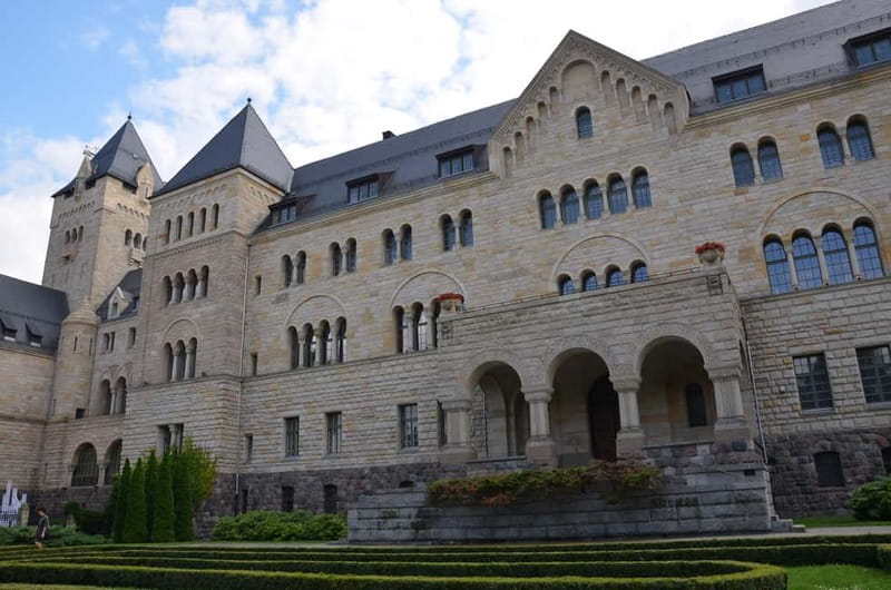 Poznan Old Town and Top Attractions Private Walking Tour - Starting Point and Tour Logistics