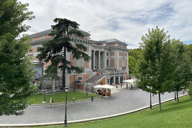 Prado Museum Small Group Tour in Madrid with Fast Entry - Meeting Point and Tour Logistics