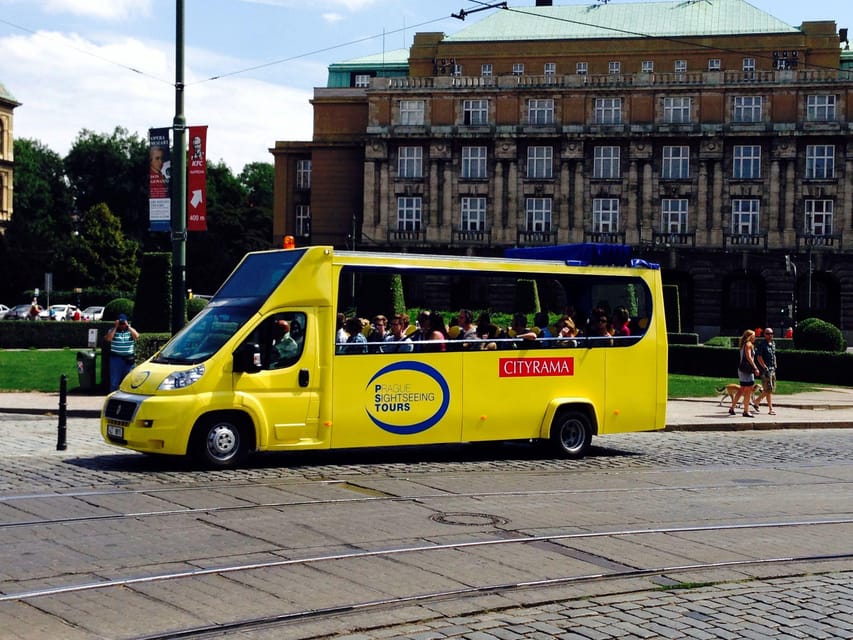 Prague: 2 hours city tour + 1 hour boat cruise - Starting Point and Tour Duration