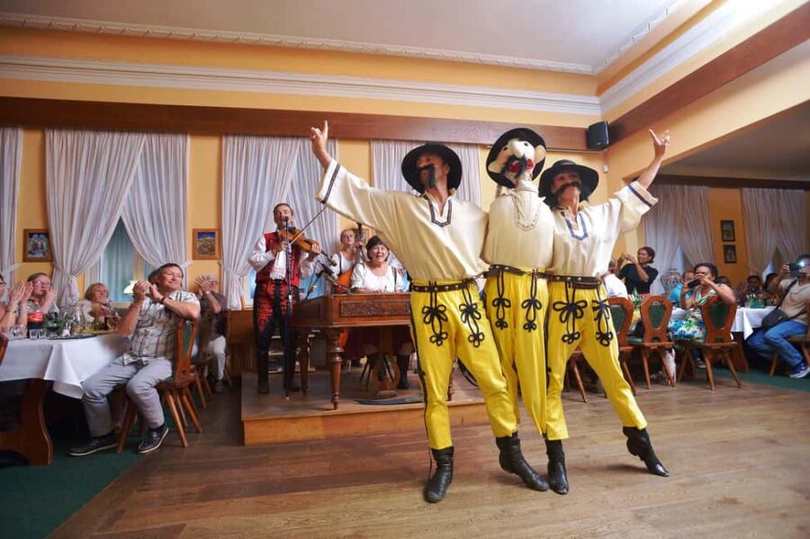 Prague: 3 Course dinner with Drinks, Folk Show & Transfers - The Experience Begins with Pickup and a Welcome Drink