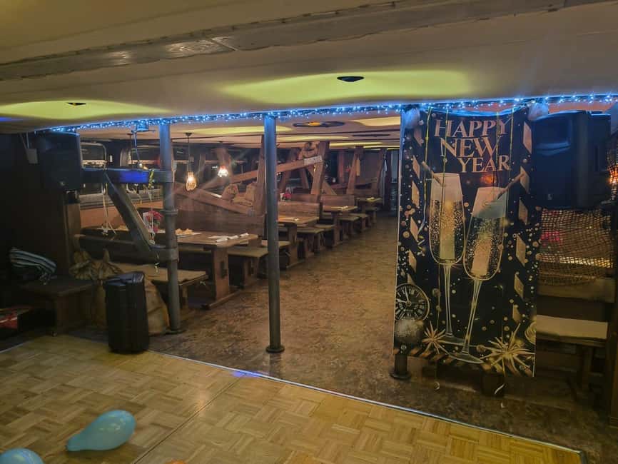 Prague: All Inclusive NewYear'sEve Cruise with Dinner&Drinks - Drinks and the Unlimited Beverage Service