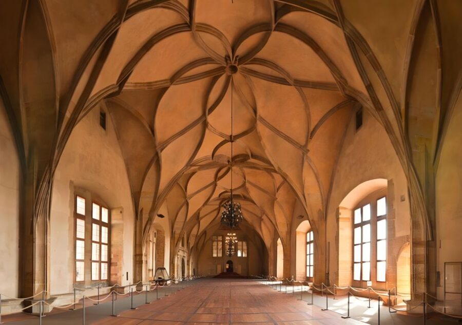 Prague Castle: Royal Palace, Cathedral, and Golden Lane Tour - Inside Prague Castle: A Grandeur of Architecture and History