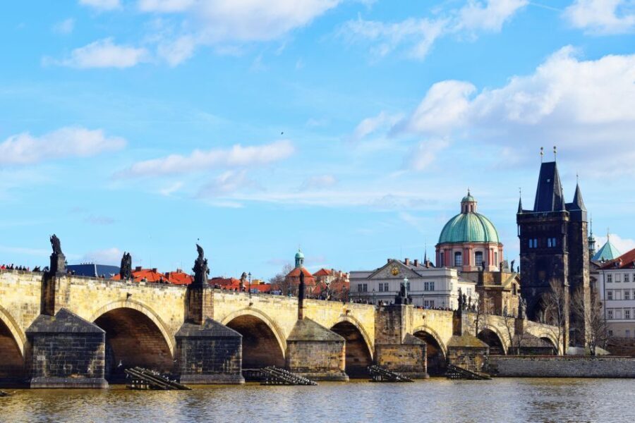 Prague City: 1-Hour Orientation Tour by Bus - Starting Point at Old Town Square