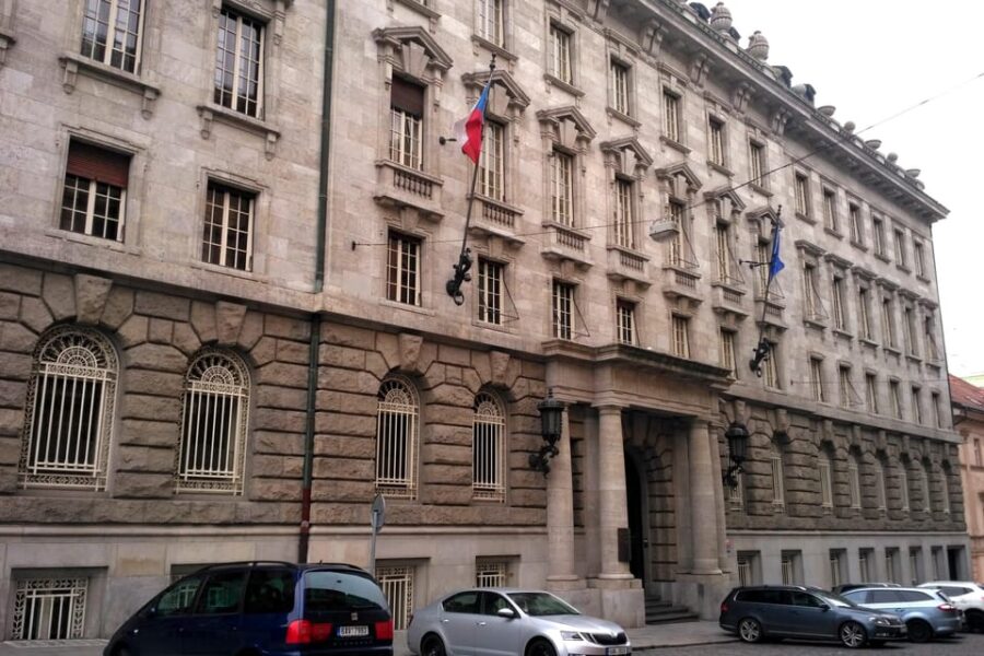 Prague: Gestapo Headquarters Tour in Spanish - Starting Point at Národní Muzeum