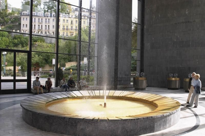 Prague: Karlovy Vary Tour with Lunch and Moser Museum Visit - Departing Prague for the Historic Town of Karlovy Vary