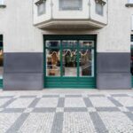 Prague: Luxury Shopping Experience with Champagne - The Luxurious Pickup and Transport in Style