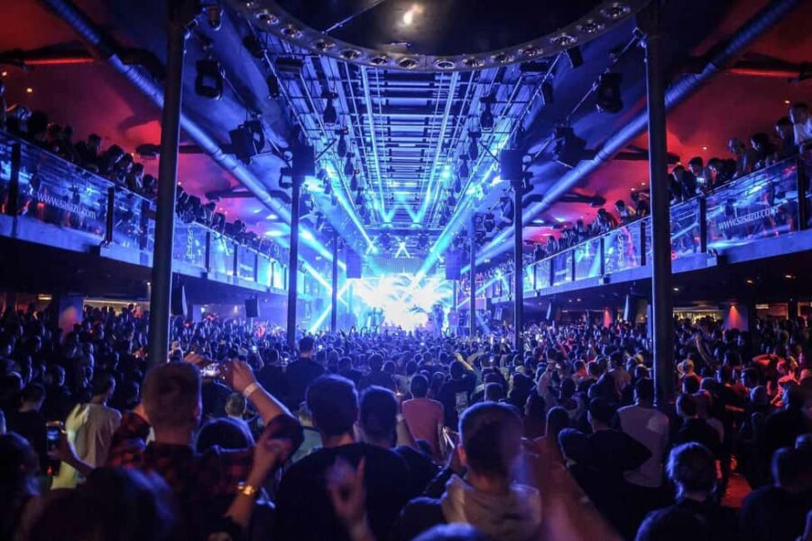 Prague: New Year's VIP Boat Party + Afterparty - The Prague Vltava River Cruise: A Spectacular NYE Setting